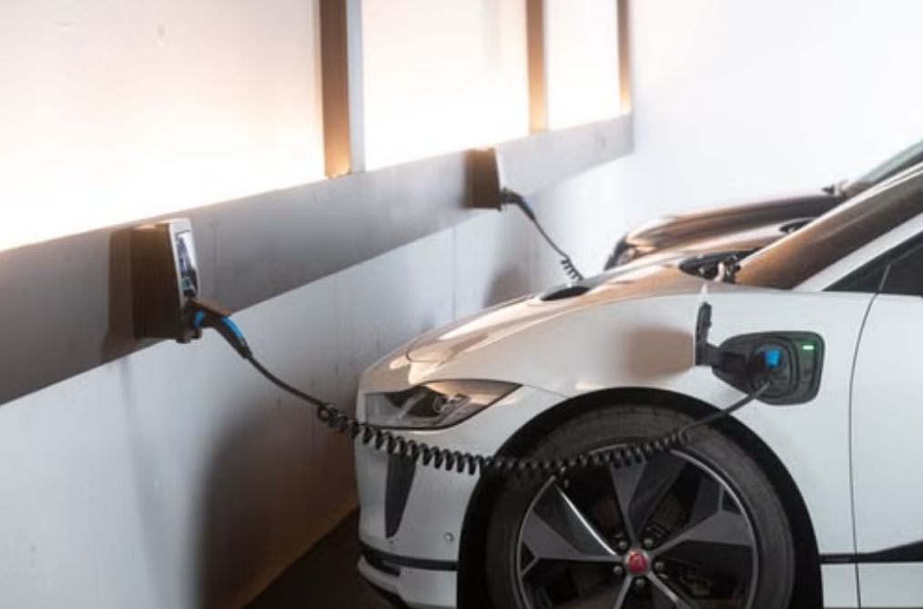 Zánovní elektromobil: kde se na ceně šetří a co za to zaplatíte